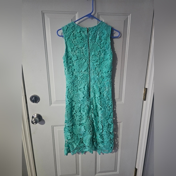 Woman's dress - Picture 4 of 7